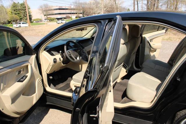 2017 Ford Taurus SE