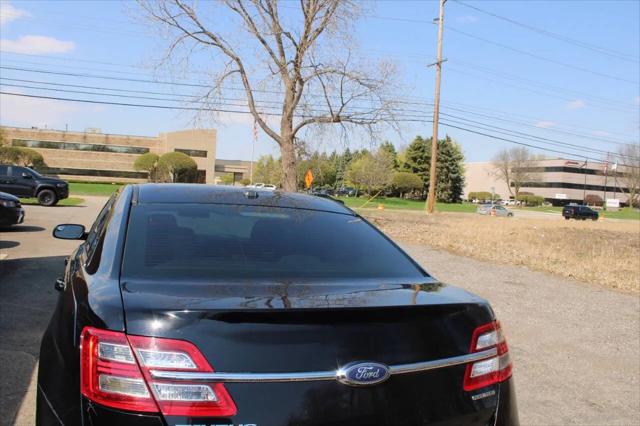 2017 Ford Taurus SE