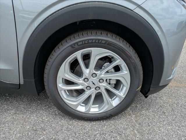 2027 Chevrolet Bolt LT FWD