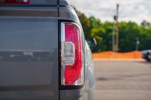 2022 GMC Canyon 2WD Crew Cab Short Box Elevation Standard
