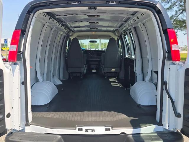 2026 Chevrolet Express Cargo Van 2500 Regular Wheelbase, WT, RWD
