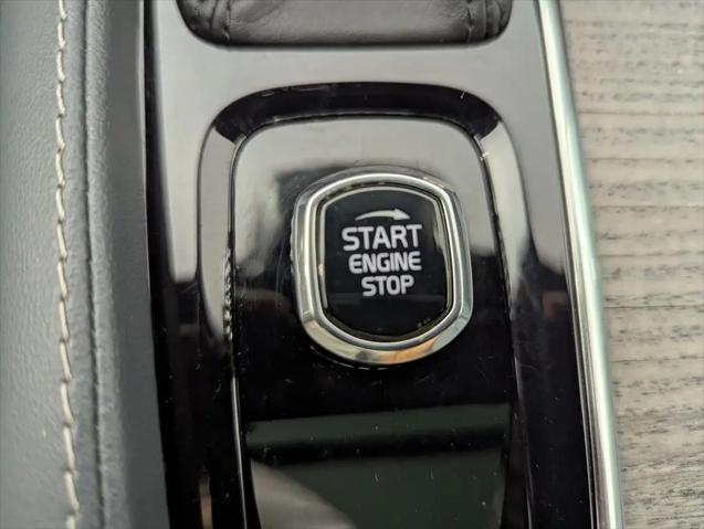 2022 Volvo XC90 T6 Inscription 7 Passenger