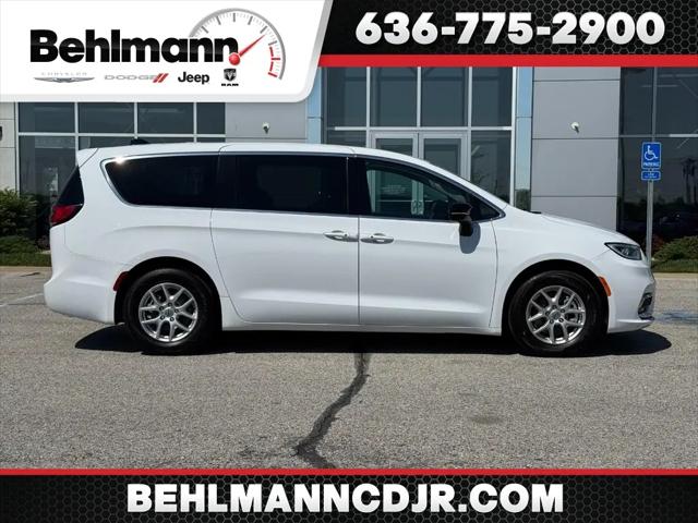 2024 Chrysler Pacifica Touring L for sale in Troy, MO