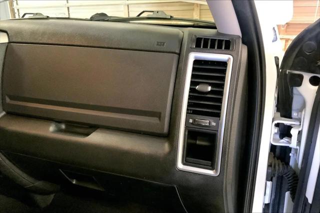 2023 Ram 1500 Classic SLT Crew Cab 4x4 5'7" Box
