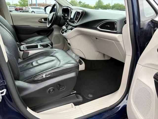 2017 Chrysler Pacifica Touring-L Plus