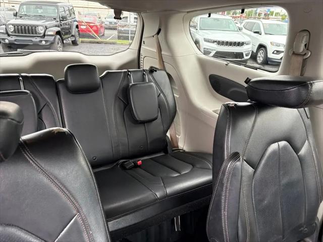 2017 Chrysler Pacifica Touring-L Plus