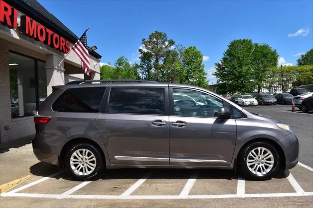 2016 Toyota Sienna XLE 8 Passenger