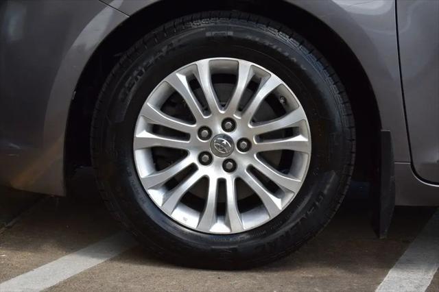 2016 Toyota Sienna XLE 8 Passenger