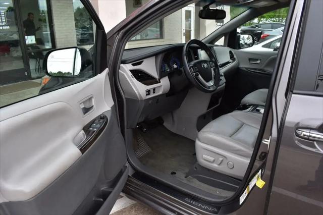 2016 Toyota Sienna XLE 8 Passenger