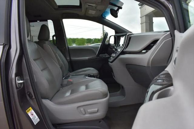 2016 Toyota Sienna XLE 8 Passenger