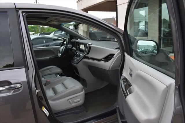 2016 Toyota Sienna XLE 8 Passenger