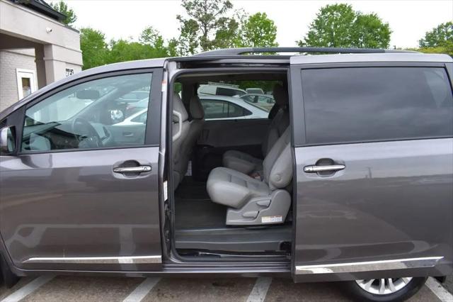 2016 Toyota Sienna XLE 8 Passenger