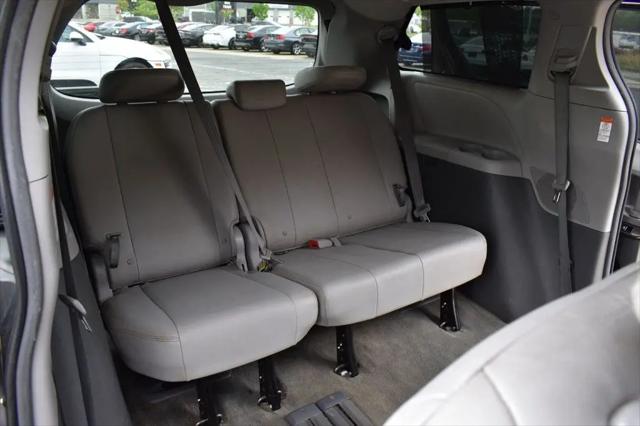 2016 Toyota Sienna XLE 8 Passenger