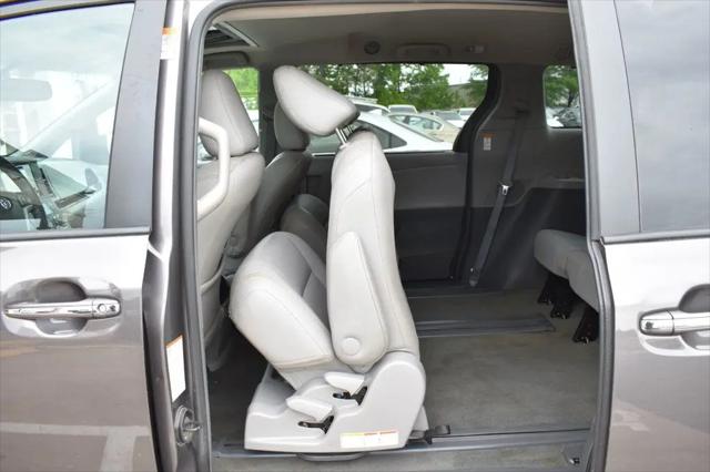 2016 Toyota Sienna XLE 8 Passenger