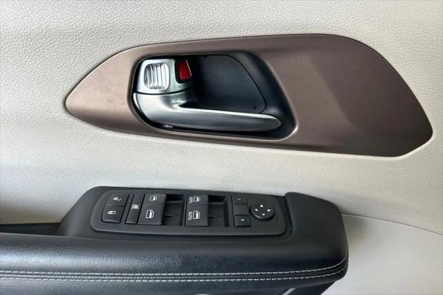 2022 Chrysler Voyager LX