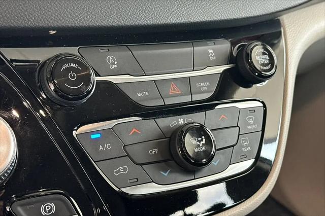 2022 Chrysler Voyager LX