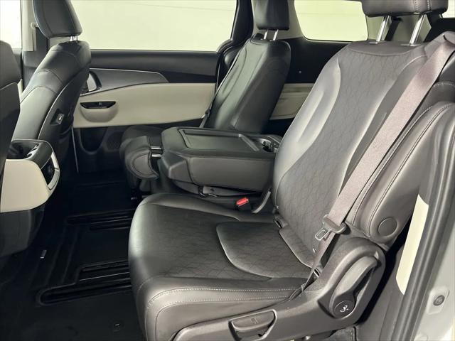 2022 Kia Carnival MPV LX Seat Package