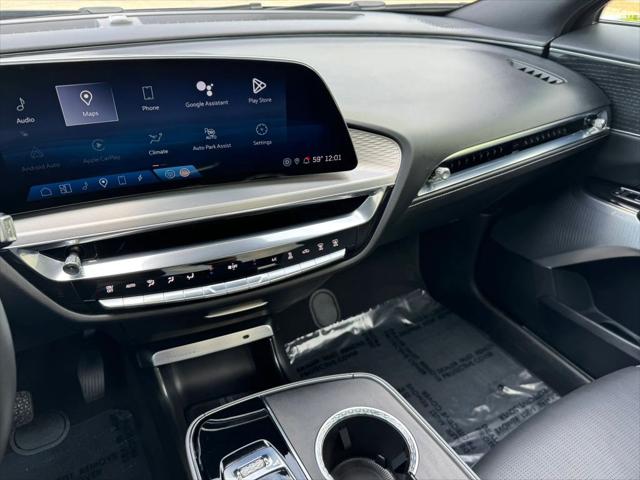 2023 Cadillac iQ AWD Luxury