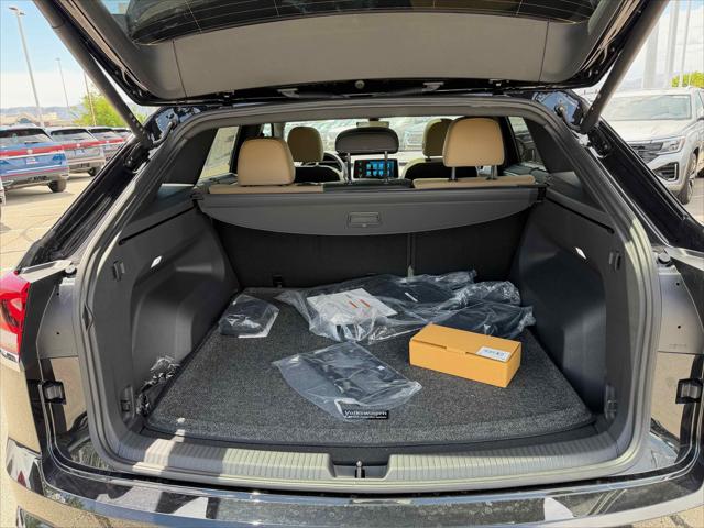 2026 Volkswagen Atlas Cross Sport SE with Technology