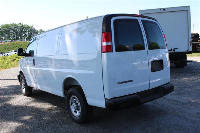 2026 Chevrolet Express Cargo Van 2500 Regular Wheelbase, WT, RWD