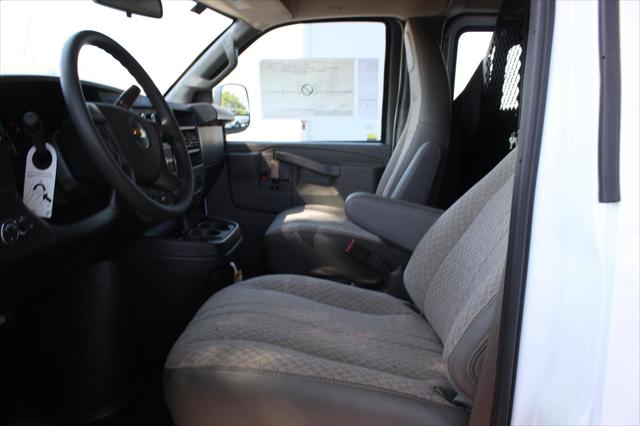 2026 Chevrolet Express Cargo Van 2500 Regular Wheelbase, WT, RWD
