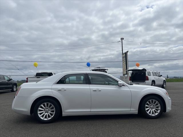 2014 Chrysler 300 Base 4dr Sedan