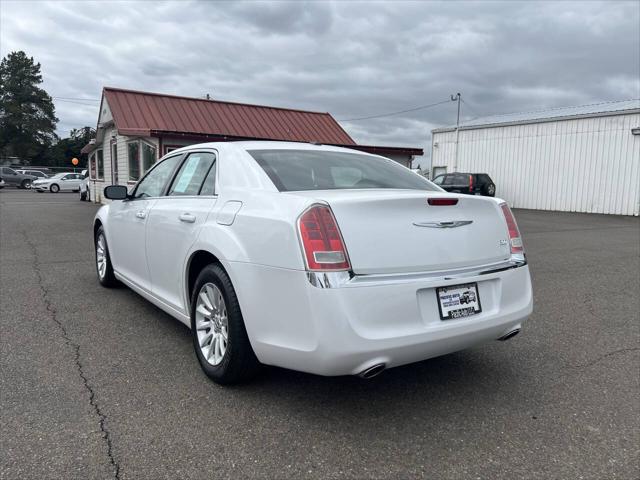 2014 Chrysler 300 Base 4dr Sedan