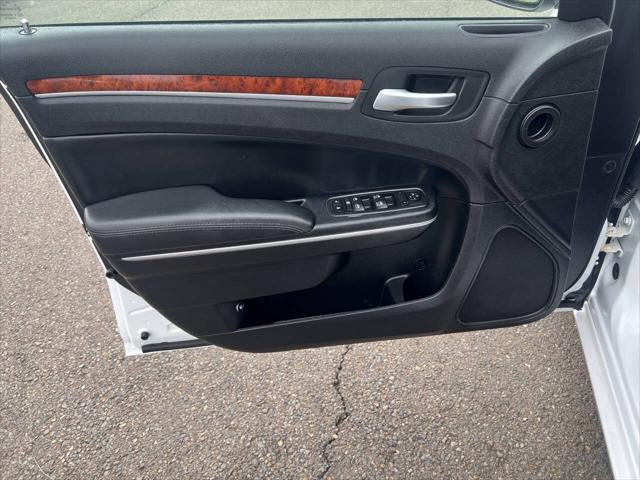 2014 Chrysler 300 Base 4dr Sedan