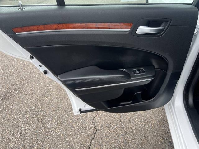 2014 Chrysler 300 Base 4dr Sedan