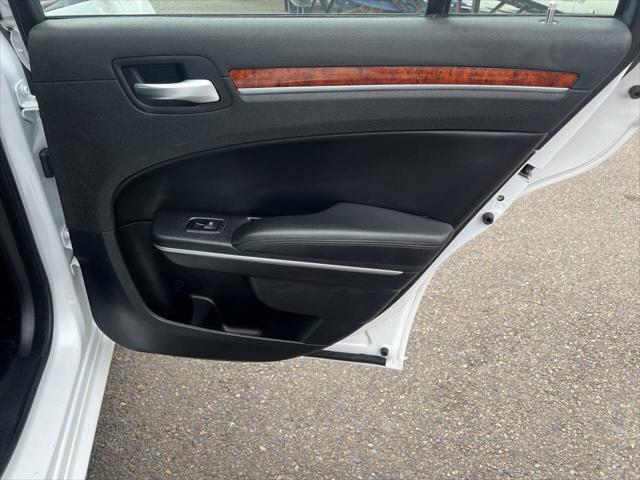 2014 Chrysler 300 Base 4dr Sedan