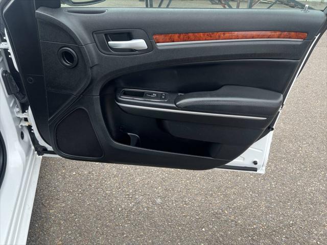 2014 Chrysler 300 Base 4dr Sedan
