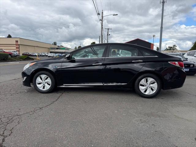 2014 Hyundai Sonata Hybrid Base 4dr Sedan