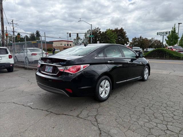 2014 Hyundai Sonata Hybrid Base 4dr Sedan