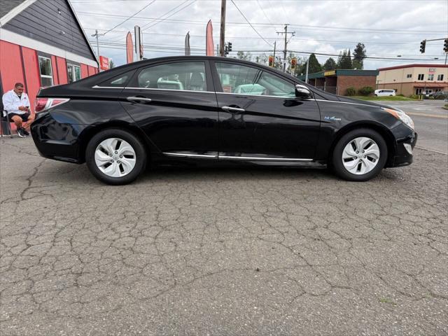2014 Hyundai Sonata Hybrid Base 4dr Sedan