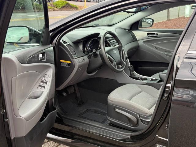 2014 Hyundai Sonata Hybrid Base 4dr Sedan