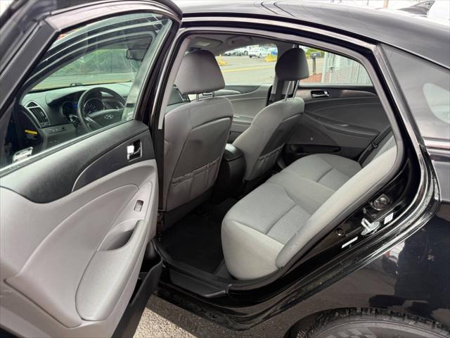 2014 Hyundai Sonata Hybrid Base 4dr Sedan