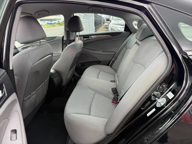 2014 Hyundai Sonata Hybrid Base 4dr Sedan