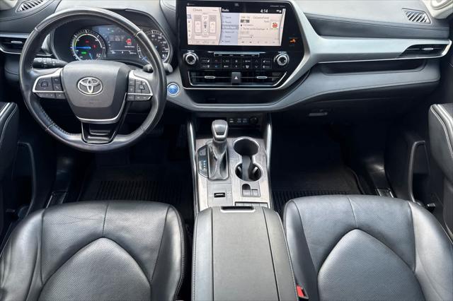 2022 Toyota Highlander Hybrid Platinum