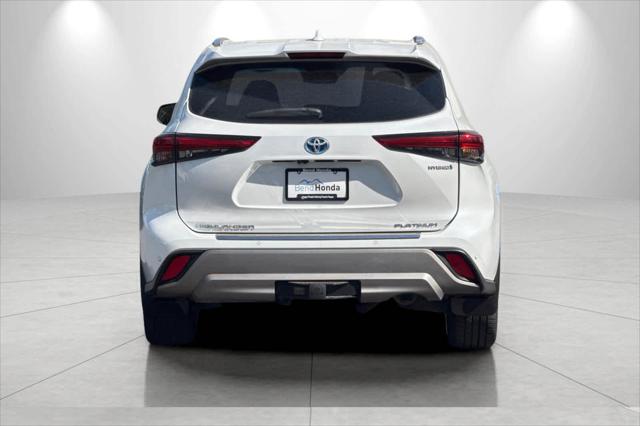 2022 Toyota Highlander Hybrid Platinum