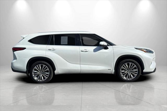 2022 Toyota Highlander Hybrid Platinum