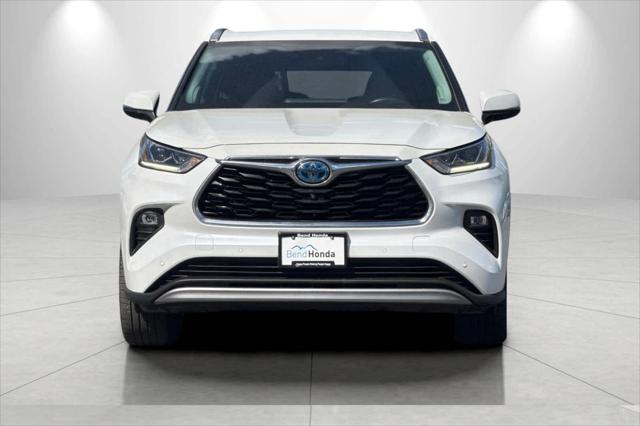 2022 Toyota Highlander Hybrid Platinum