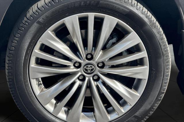 2022 Toyota Highlander Hybrid Platinum