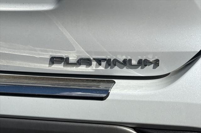 2022 Toyota Highlander Hybrid Platinum