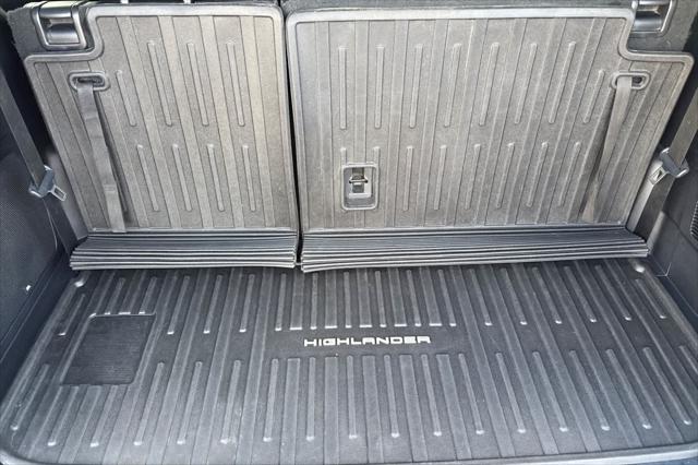 2022 Toyota Highlander Hybrid Platinum