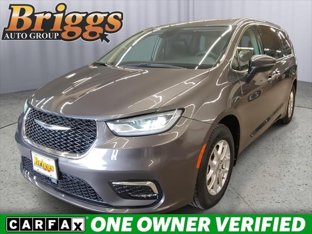 2023 Chrysler Pacifica Touring L for sale in Manhattan, KS