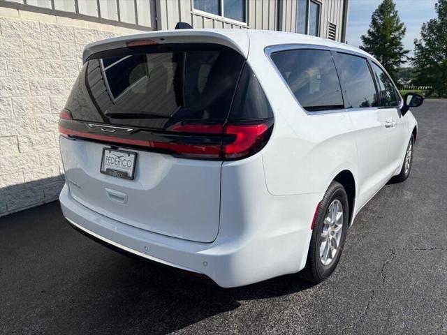 2027 Chrysler Pacifica PACIFICA SELECT