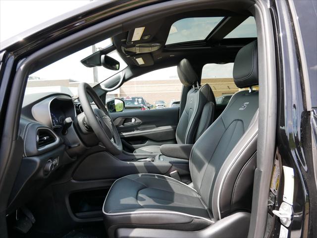 2027 Chrysler Pacifica Limited