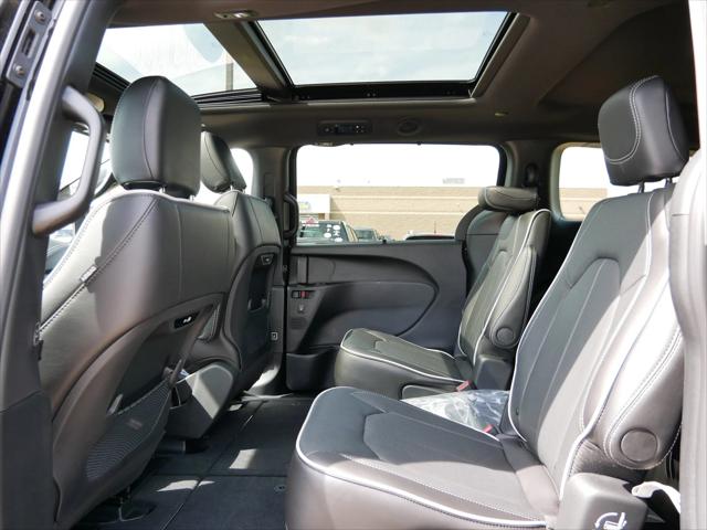 2027 Chrysler Pacifica Limited
