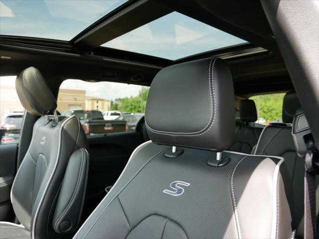2027 Chrysler Pacifica Limited