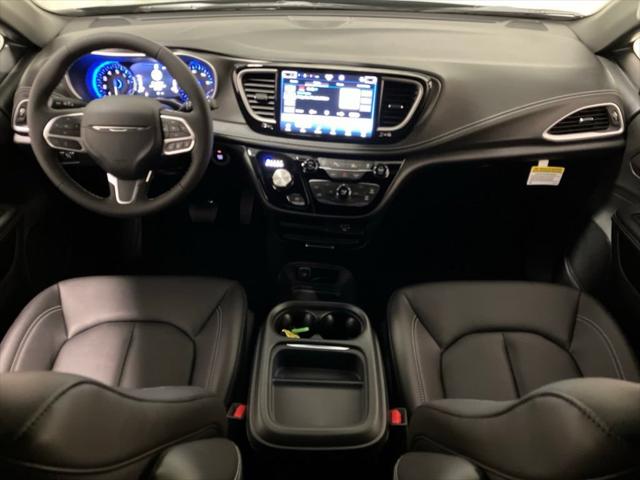 2027 Chrysler Pacifica PACIFICA SELECT AWD